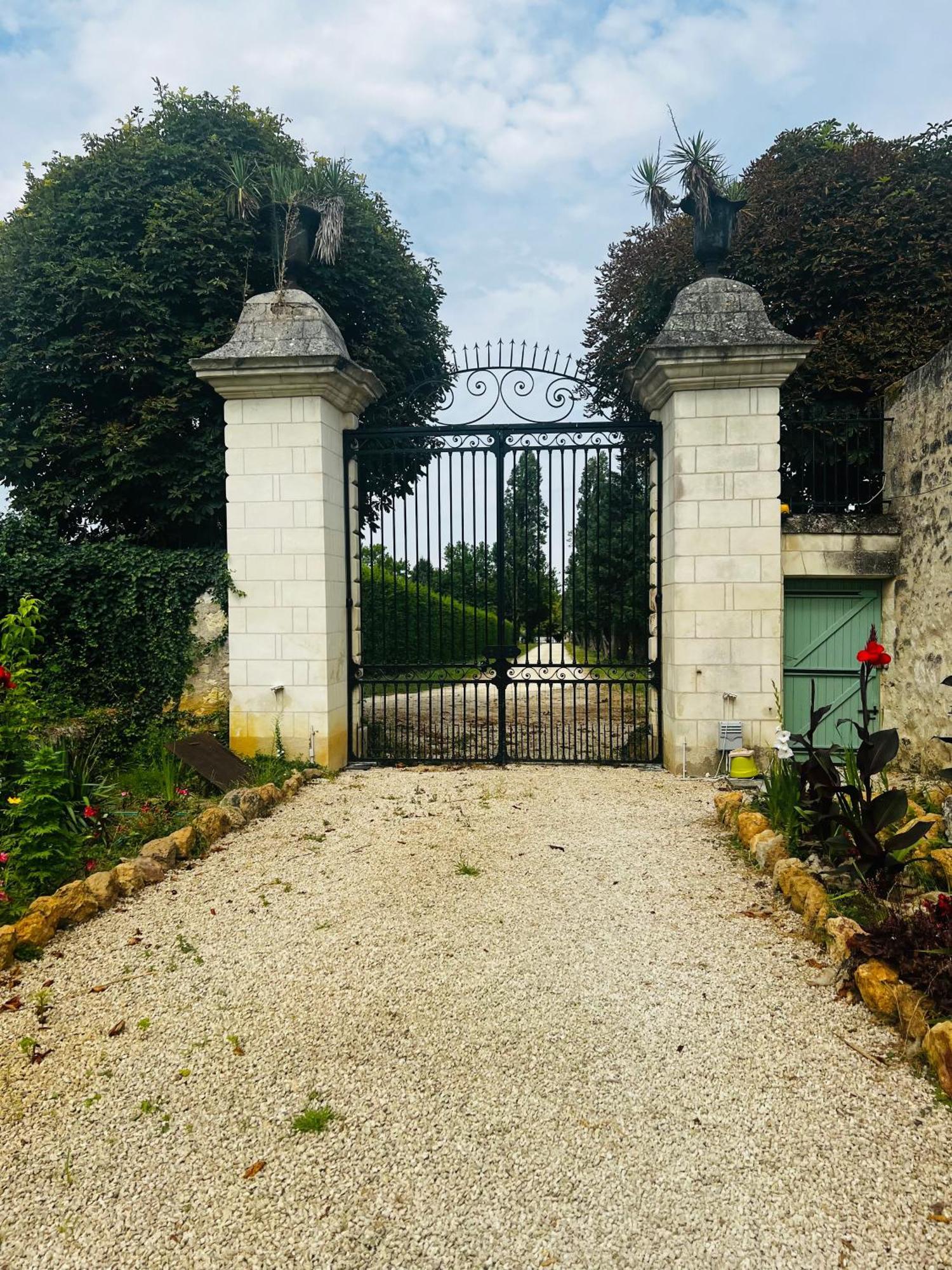 Chateau De La Thibaudiere Bois Savary - Chambre Familiale Du Roi Allonnes  ภายนอก รูปภาพ